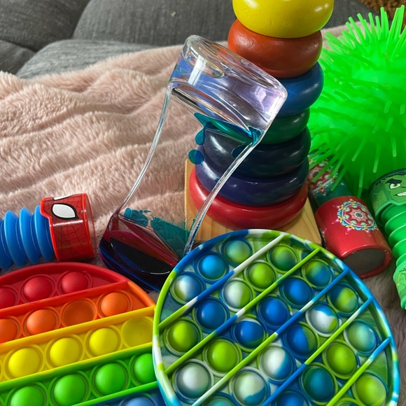 LOT OF FIDGET/STRESS/SENSORY MISC TOYS - Picture 9 of 9